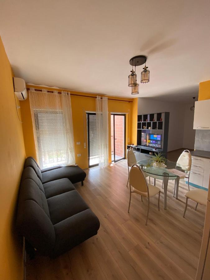 Eq Apartaments Tirana Bagian luar foto